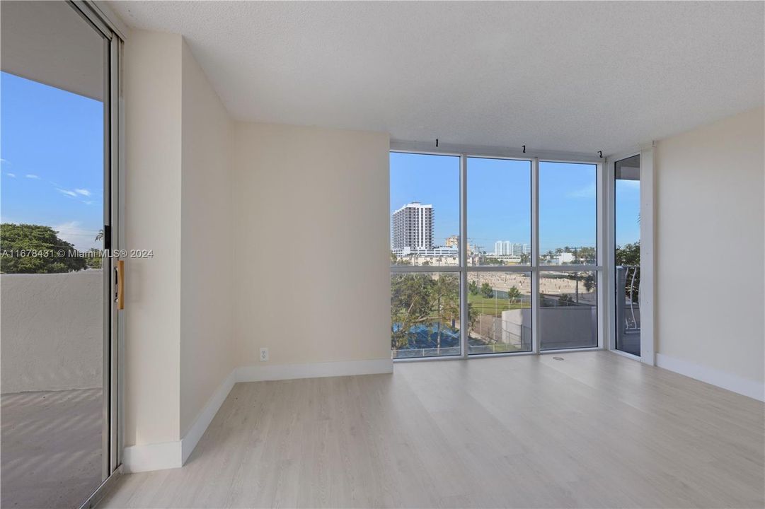 For Sale: $550,000 (2 beds, 2 baths, 1061 Square Feet)