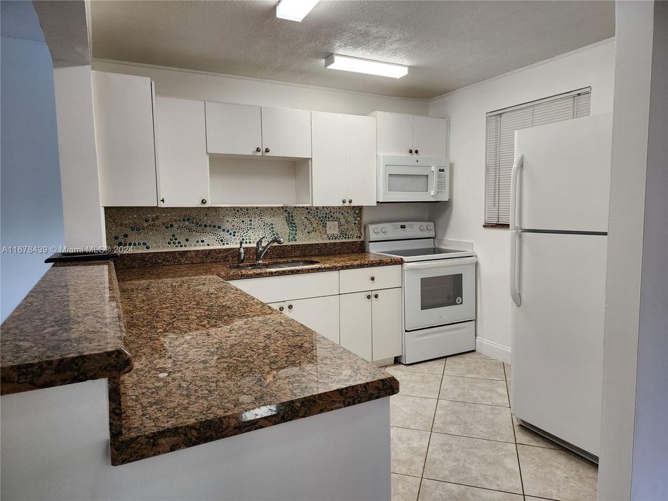 For Rent: $1,850 (1 beds, 1 baths, 810 Square Feet)