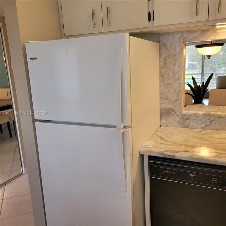 For Rent: $1,650 (1 beds, 1 baths, 726 Square Feet)