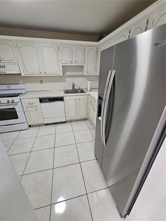 For Sale: $153,000 (1 beds, 1 baths, 770 Square Feet)