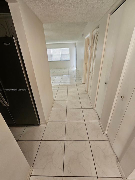 For Sale: $153,000 (1 beds, 1 baths, 770 Square Feet)