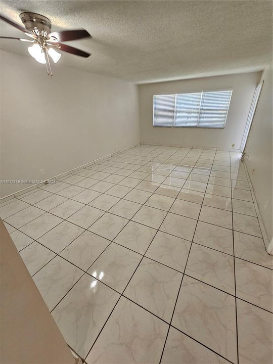 For Sale: $153,000 (1 beds, 1 baths, 770 Square Feet)