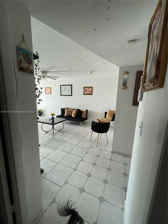 For Sale: $169,900 (2 beds, 2 baths, 850 Square Feet)