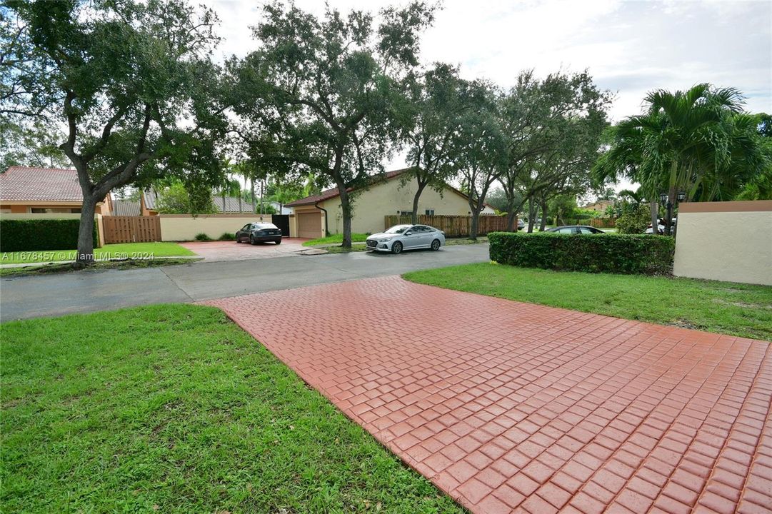 For Sale: $720,000 (3 beds, 2 baths, 1541 Square Feet)