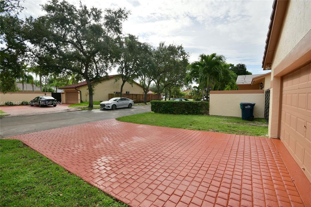 For Sale: $720,000 (3 beds, 2 baths, 1541 Square Feet)