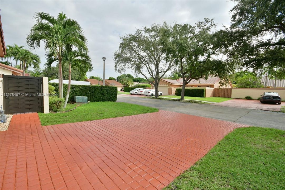 For Sale: $720,000 (3 beds, 2 baths, 1541 Square Feet)