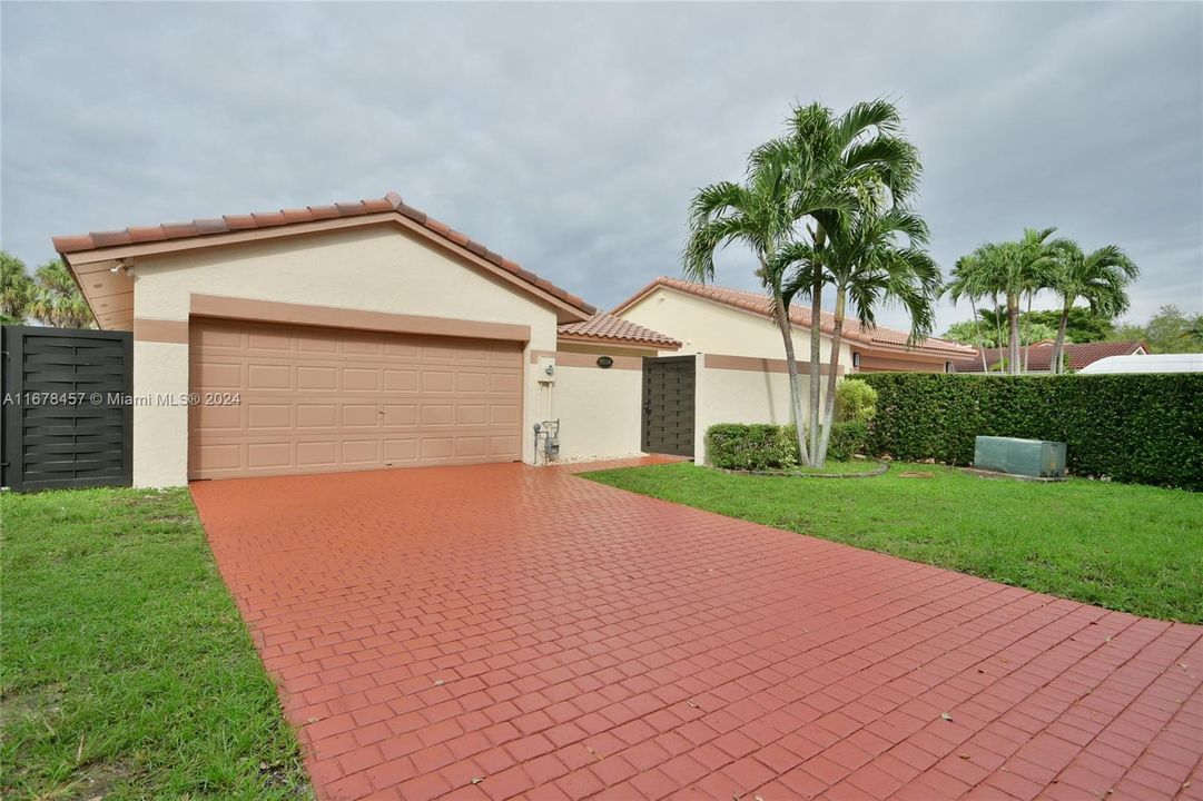 For Sale: $720,000 (3 beds, 2 baths, 1541 Square Feet)