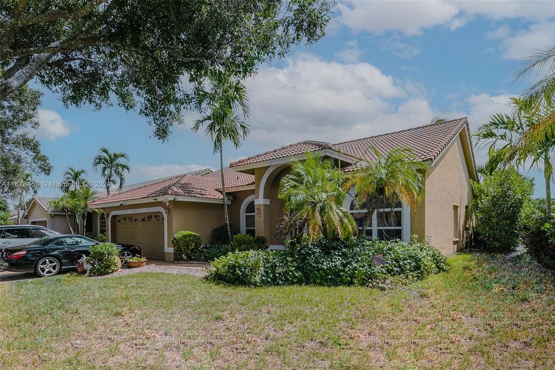 For Sale: $799,750 (4 beds, 2 baths, 2375 Square Feet)