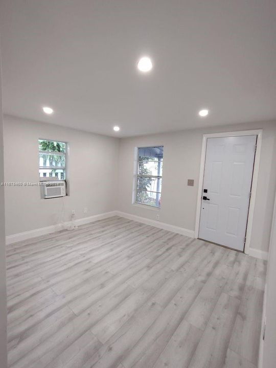 For Rent: $2,100 (2 beds, 1 baths, 586 Square Feet)