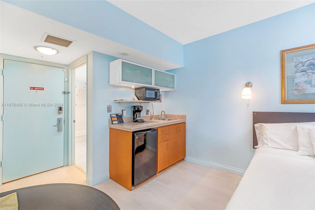 For Sale: $800,000 (2 beds, 2 baths, 1330 Square Feet)