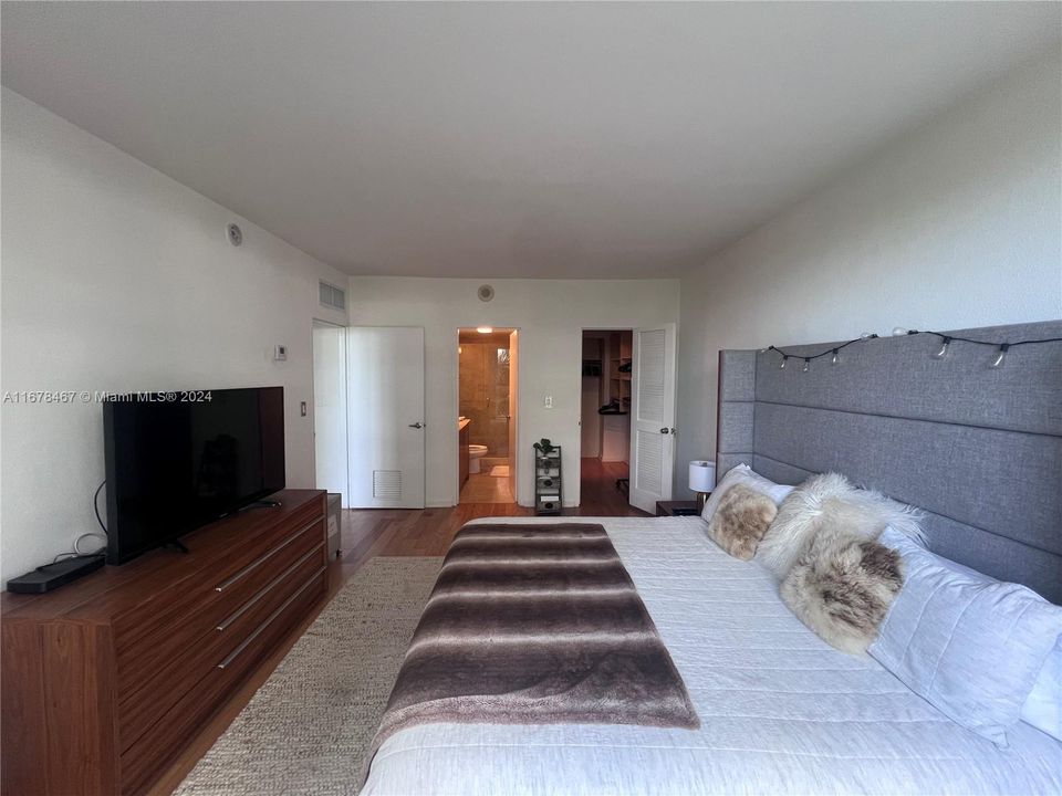 For Rent: $6,500 (2 beds, 2 baths, 1056 Square Feet)