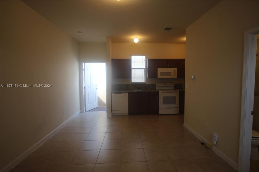 For Rent: $1,750 (1 beds, 1 baths, 2312 Square Feet)