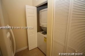 For Rent: $1,750 (1 beds, 1 baths, 2312 Square Feet)