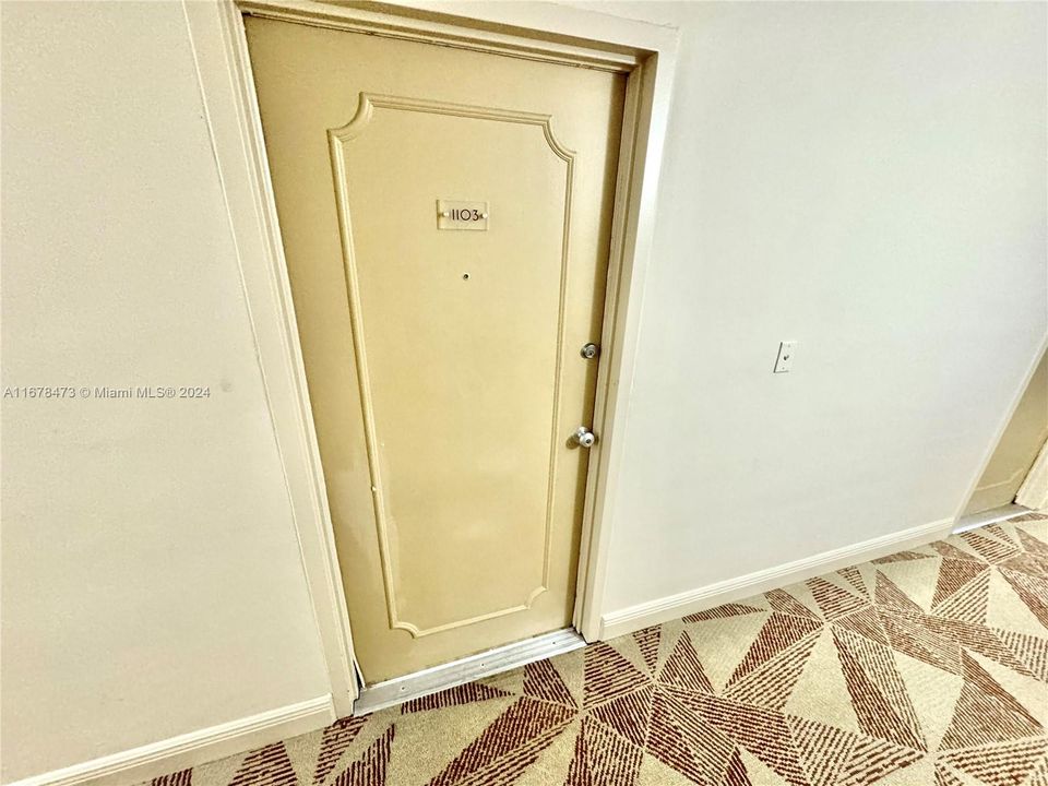 For Rent: $2,600 (1 beds, 1 baths, 750 Square Feet)