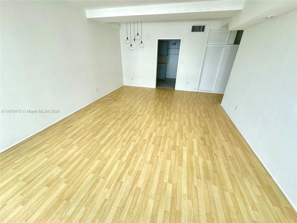 For Rent: $2,600 (1 beds, 1 baths, 750 Square Feet)