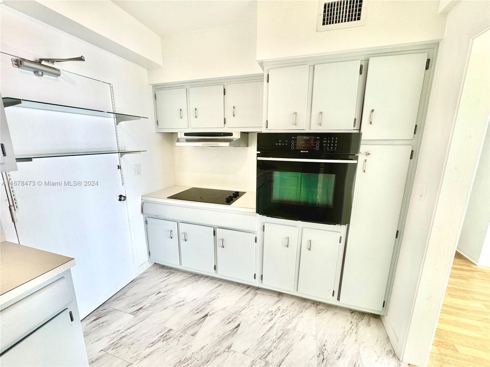 For Rent: $2,600 (1 beds, 1 baths, 750 Square Feet)