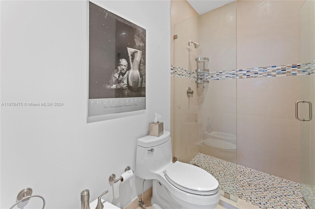 For Sale: $710,000 (1 beds, 1 baths, 972 Square Feet)