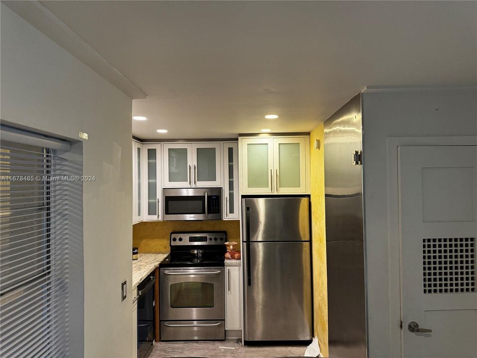 For Rent: $1,795 (1 beds, 1 baths, 705 Square Feet)