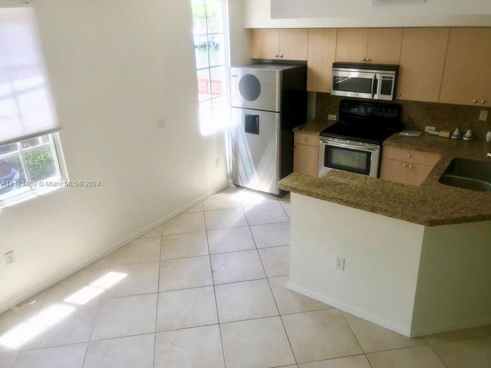 For Rent: $2,975 (2 beds, 2 baths, 1316 Square Feet)