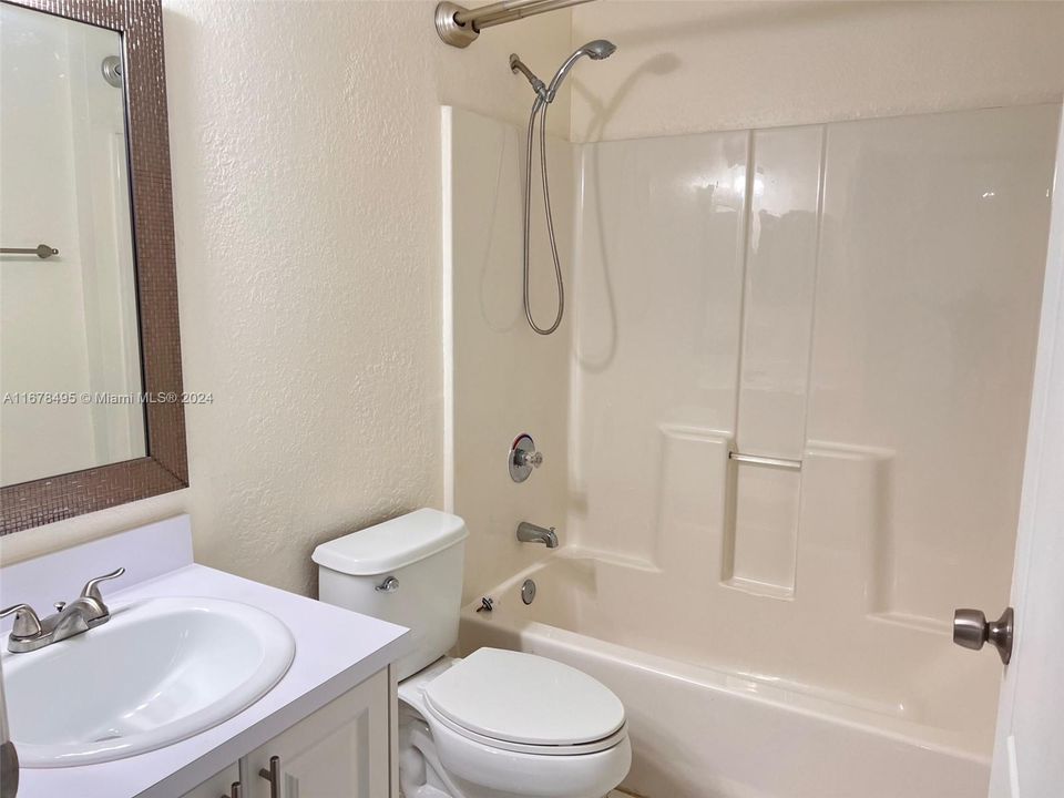 For Rent: $2,500 (2 beds, 2 baths, 990 Square Feet)