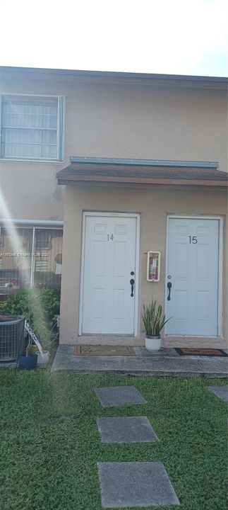 For Rent: $2,100 (2 beds, 1 baths, 720 Square Feet)