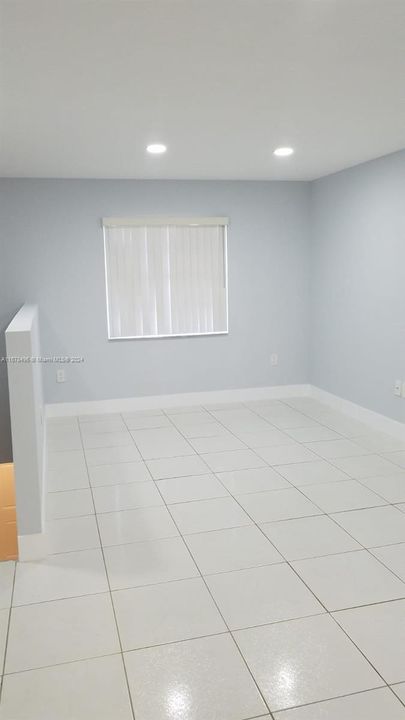 For Rent: $2,100 (2 beds, 1 baths, 720 Square Feet)