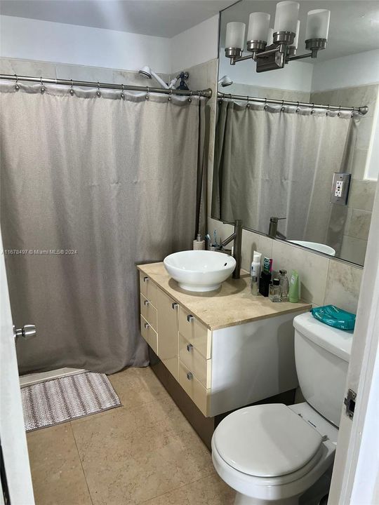 For Rent: $2,650 (1 beds, 1 baths, 750 Square Feet)