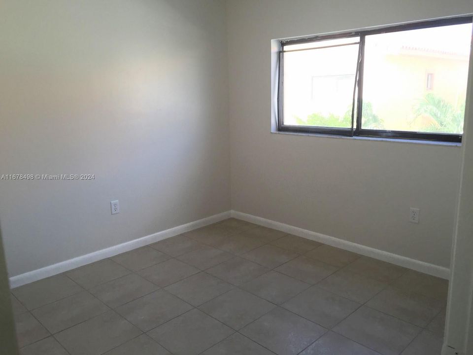 For Rent: $2,100 (2 beds, 2 baths, 925 Square Feet)