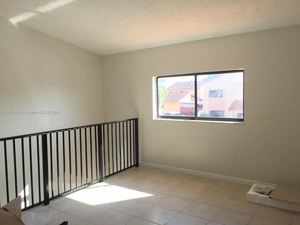 For Rent: $2,100 (2 beds, 2 baths, 925 Square Feet)