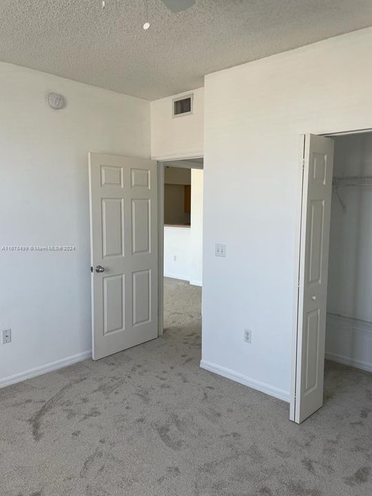 For Rent: $2,000 (1 beds, 1 baths, 696 Square Feet)