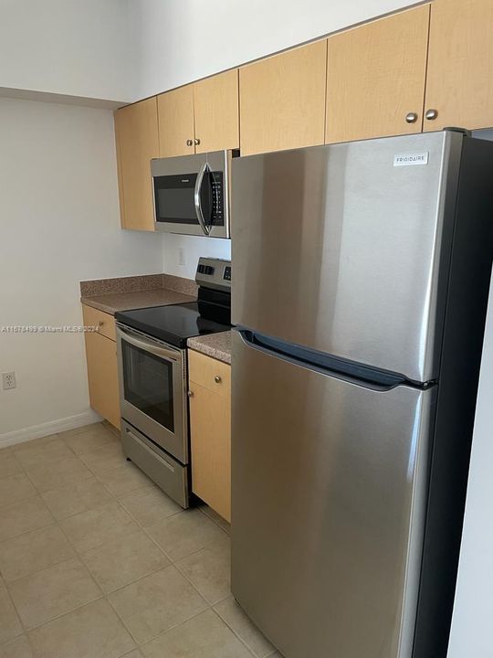 For Rent: $2,000 (1 beds, 1 baths, 696 Square Feet)