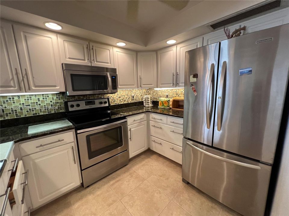 For Sale: $529,000 (2 beds, 2 baths, 1219 Square Feet)