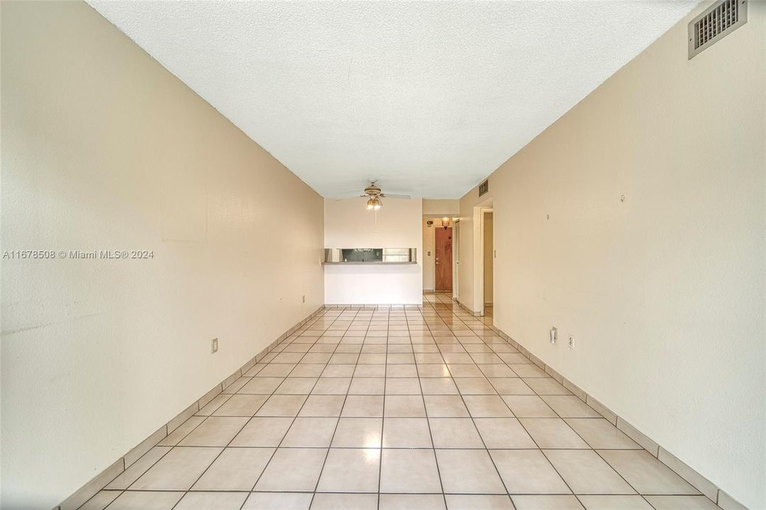 For Sale: $275,000 (2 beds, 1 baths, 763 Square Feet)