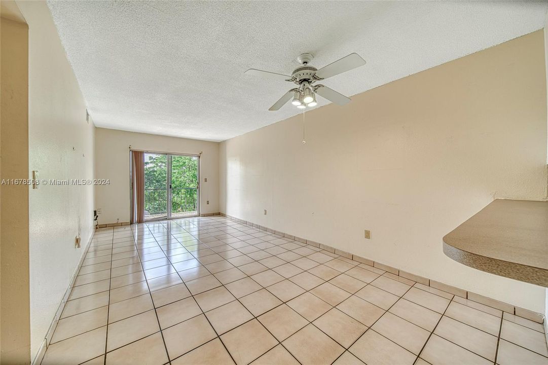 For Sale: $275,000 (2 beds, 1 baths, 763 Square Feet)