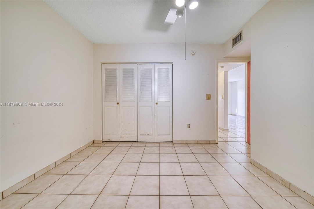 For Sale: $275,000 (2 beds, 1 baths, 763 Square Feet)