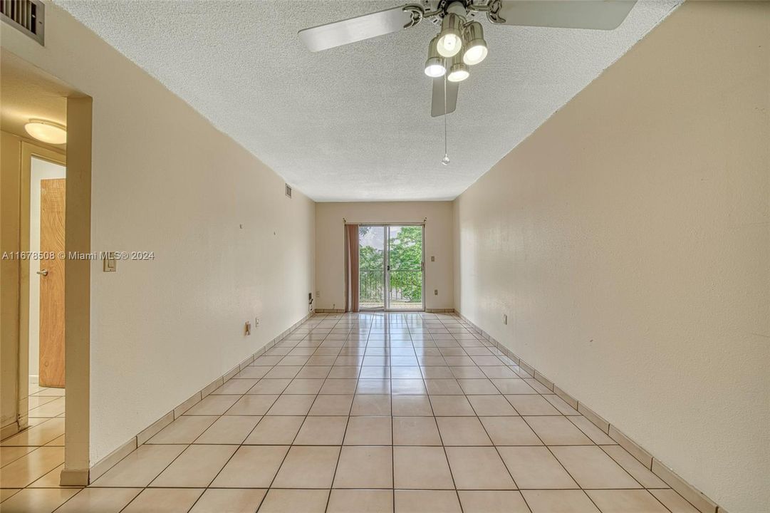 For Sale: $275,000 (2 beds, 1 baths, 763 Square Feet)