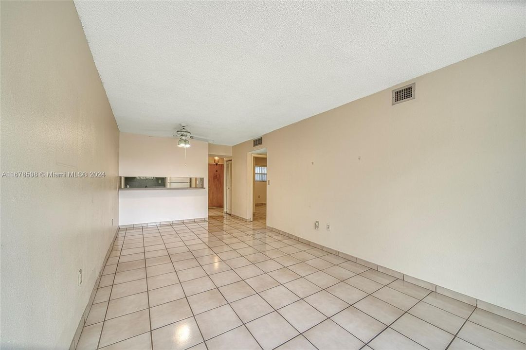 For Sale: $275,000 (2 beds, 1 baths, 763 Square Feet)