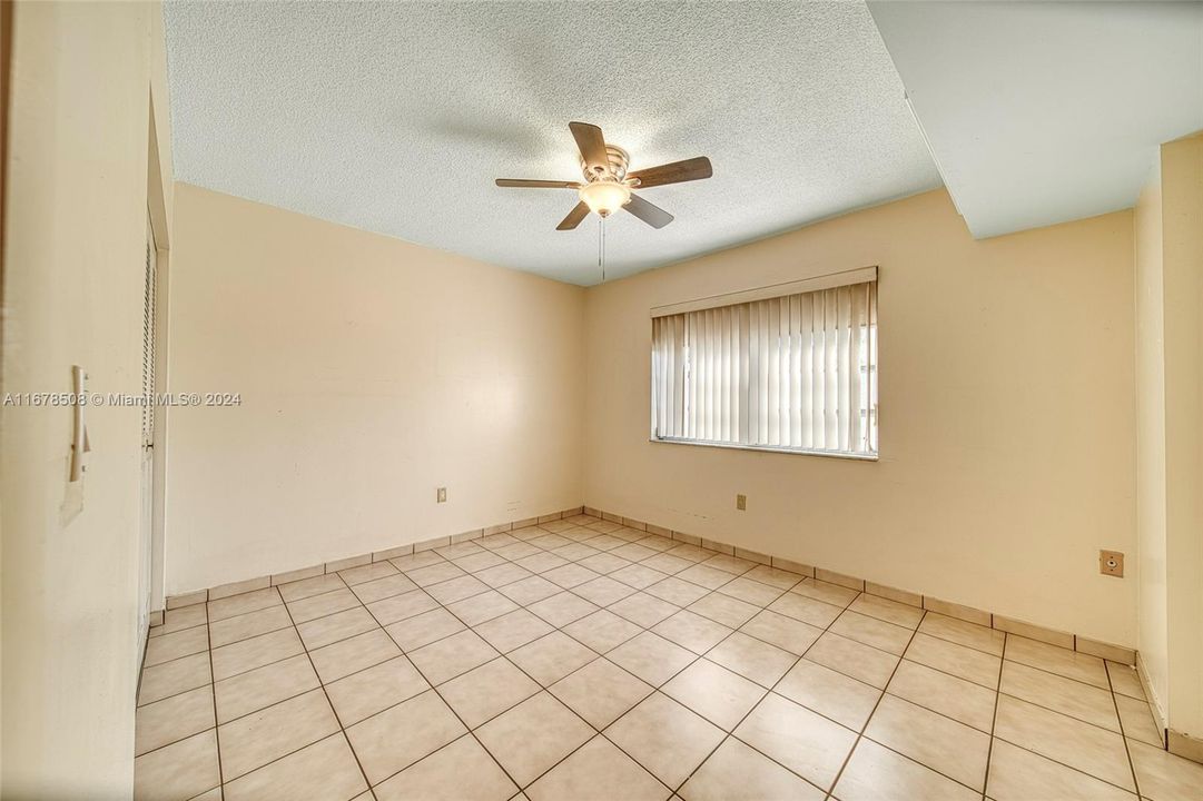 For Sale: $275,000 (2 beds, 1 baths, 763 Square Feet)