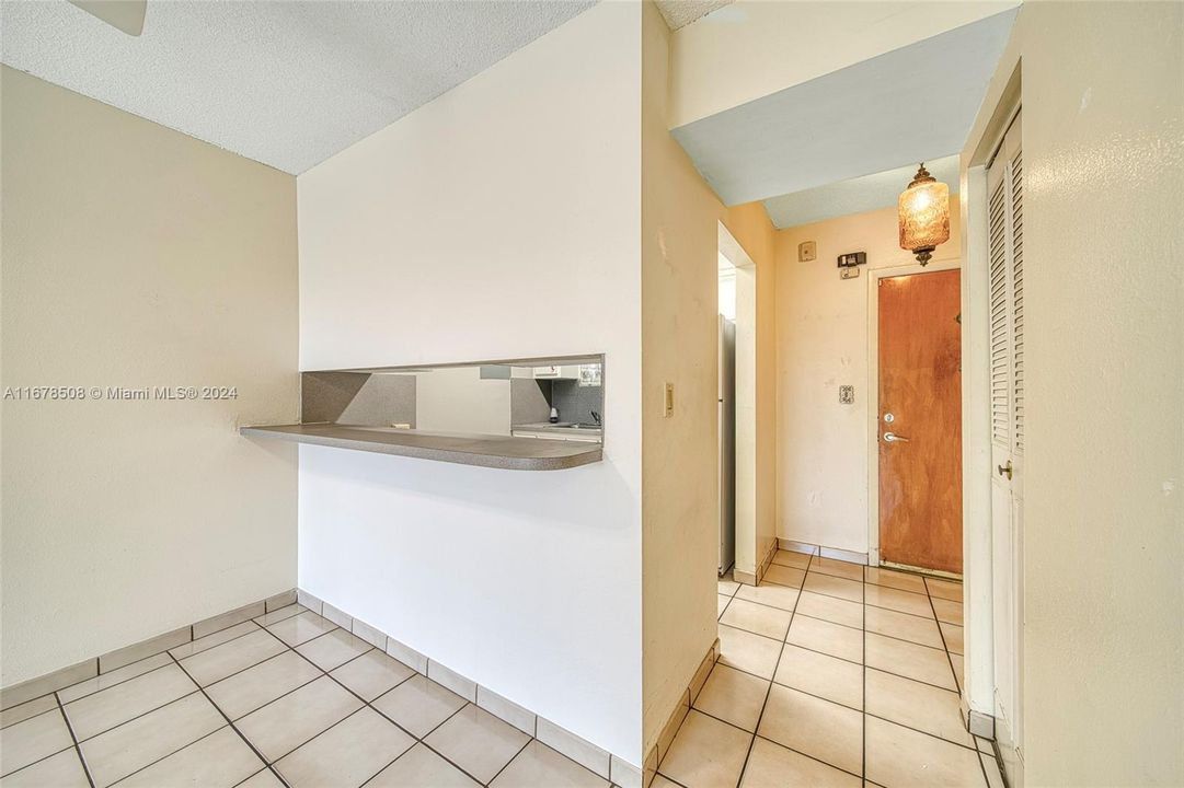 For Sale: $275,000 (2 beds, 1 baths, 763 Square Feet)