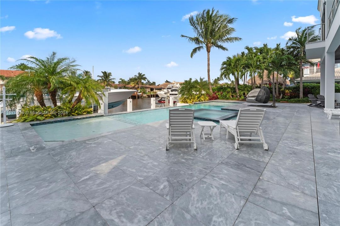 For Sale: $7,495,000 (5 beds, 7 baths, 5771 Square Feet)