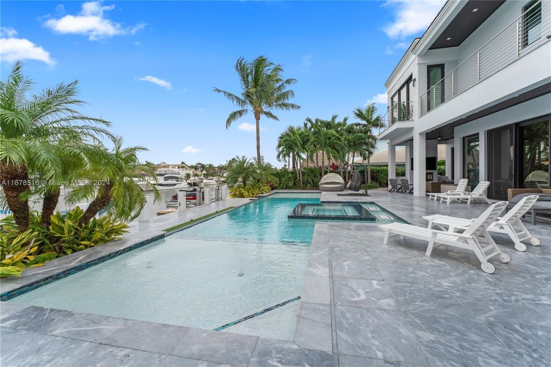 For Sale: $7,495,000 (5 beds, 7 baths, 5771 Square Feet)