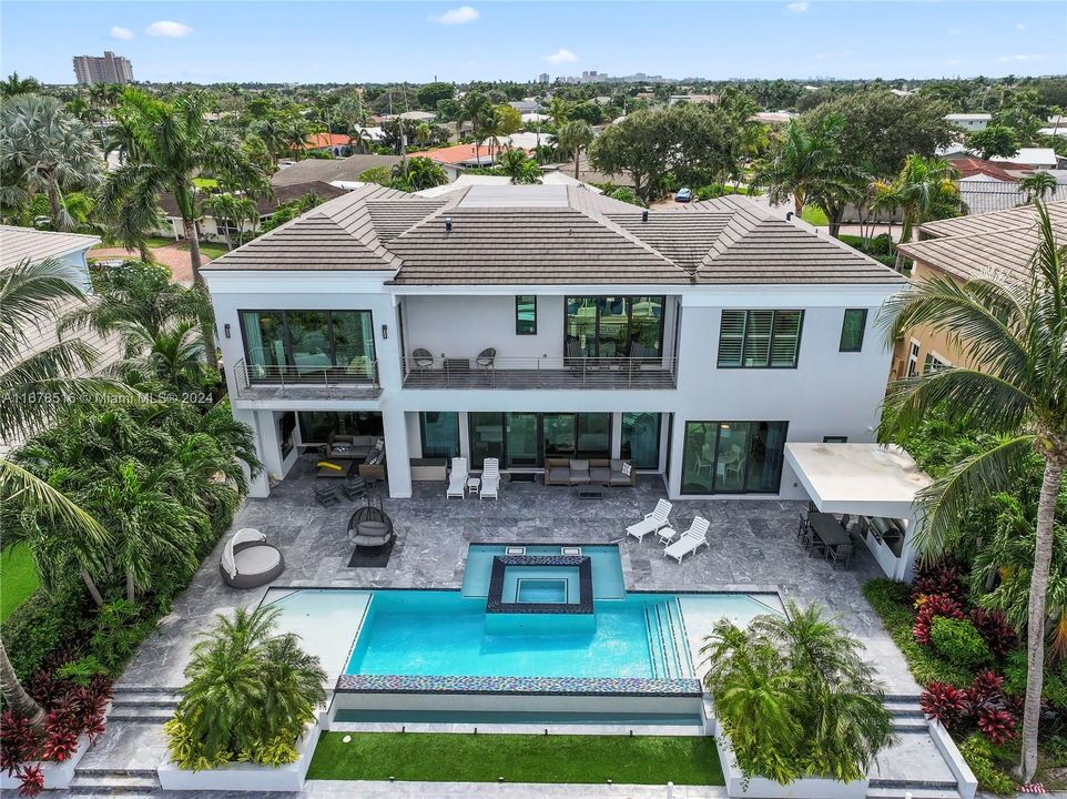 For Sale: $7,495,000 (5 beds, 7 baths, 5771 Square Feet)