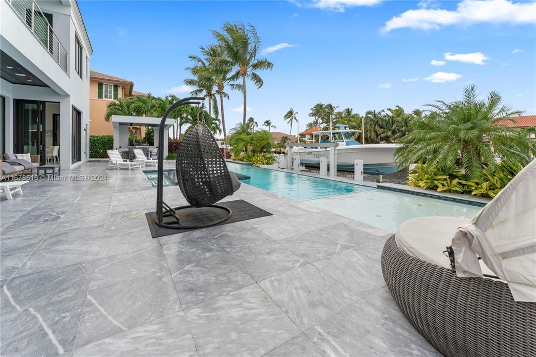 For Sale: $7,495,000 (5 beds, 7 baths, 5771 Square Feet)