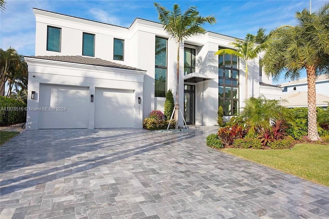 For Sale: $7,495,000 (5 beds, 7 baths, 5771 Square Feet)