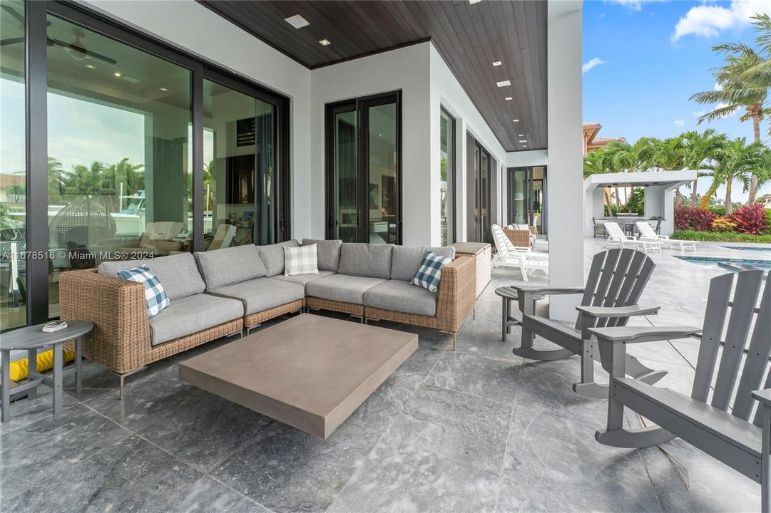 For Sale: $7,495,000 (5 beds, 7 baths, 5771 Square Feet)