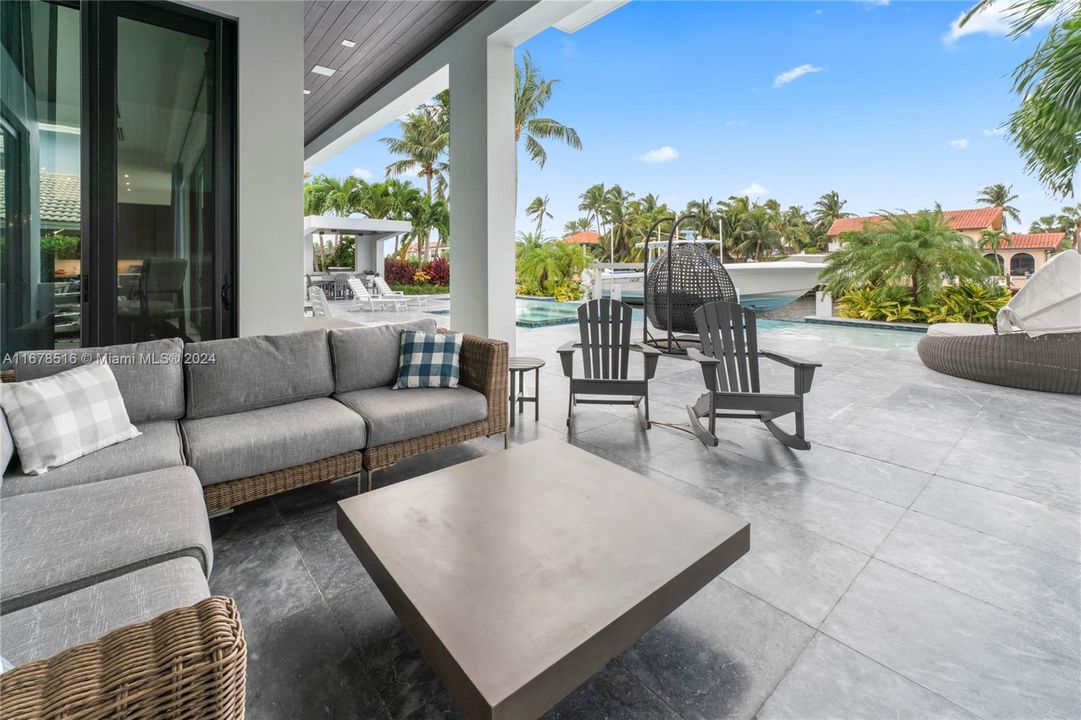 For Sale: $7,495,000 (5 beds, 7 baths, 5771 Square Feet)