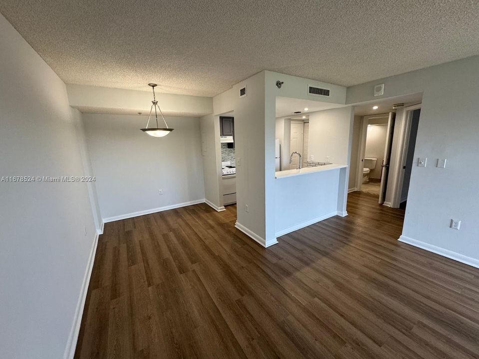 For Rent: $2,175 (2 beds, 2 baths, 1200 Square Feet)