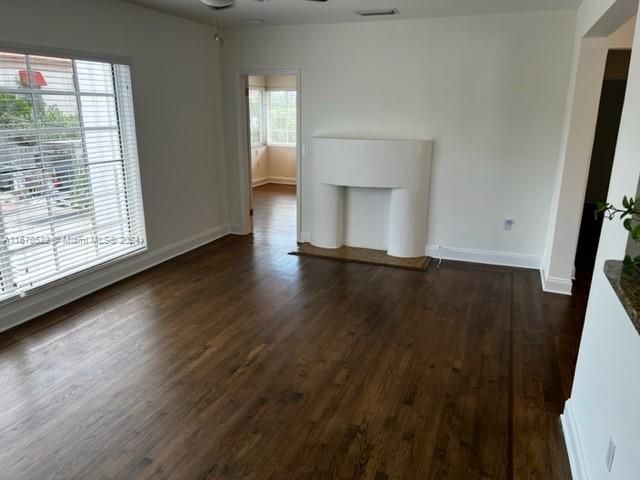 For Rent: $3,250 (2 beds, 2 baths, 4752 Square Feet)