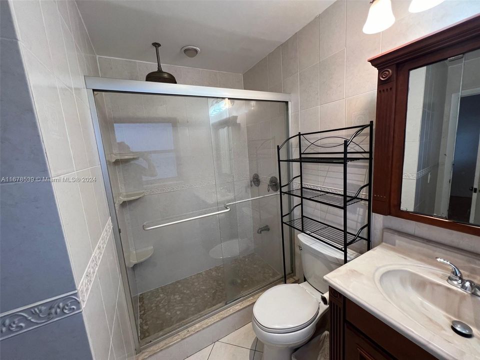 For Rent: $1,900 (2 beds, 2 baths, 840 Square Feet)