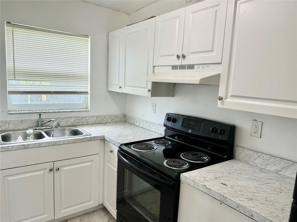 For Rent: $1,800 (2 beds, 1 baths, 1186 Square Feet)